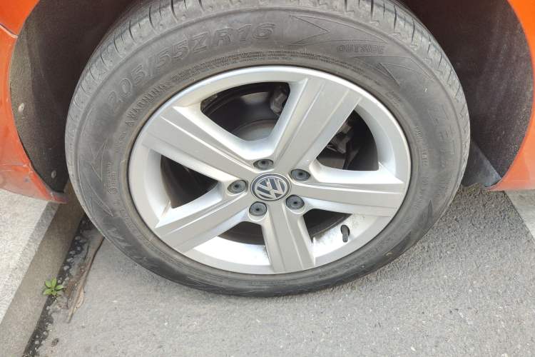 Used Volkswagen Golf Sportsvan 2016 1.6L Automatic Comfort Model Right Rear Wheel Hub