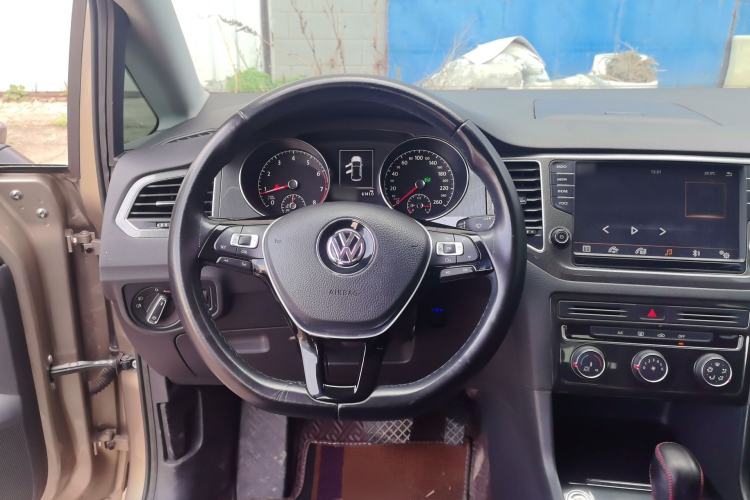 Used Volkswagen Golf Sportsvan 2016 230TSI Automatic Trend Edition Steering Wheel