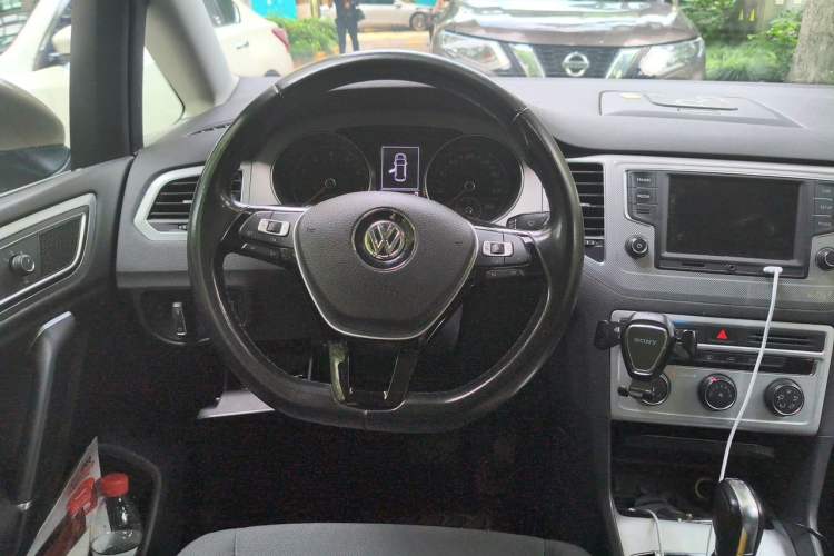 Used Volkswagen Golf Sportsvan 2016 230TSI Automatic Trend Edition Steering Wheel