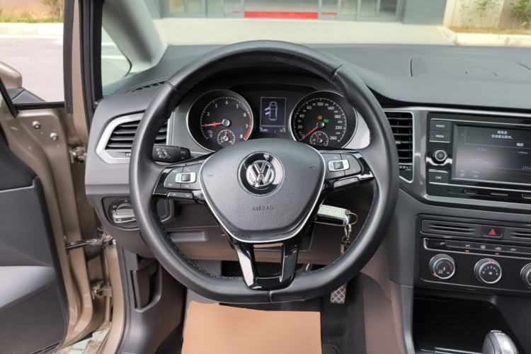 Used Volkswagen Golf Sportsvan 2016 230TSI Automatic Trend Edition Steering Wheel