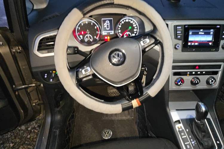 Used Volkswagen Golf Sportsvan 2016 230TSI Automatic Trend Edition Steering Wheel
