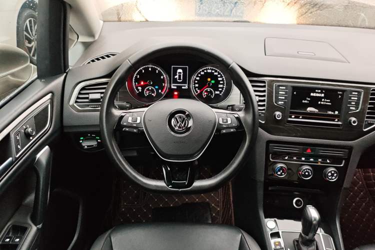 Used Volkswagen Golf Sportsvan 2016 230TSI Automatic Luxury Version Steering Wheel