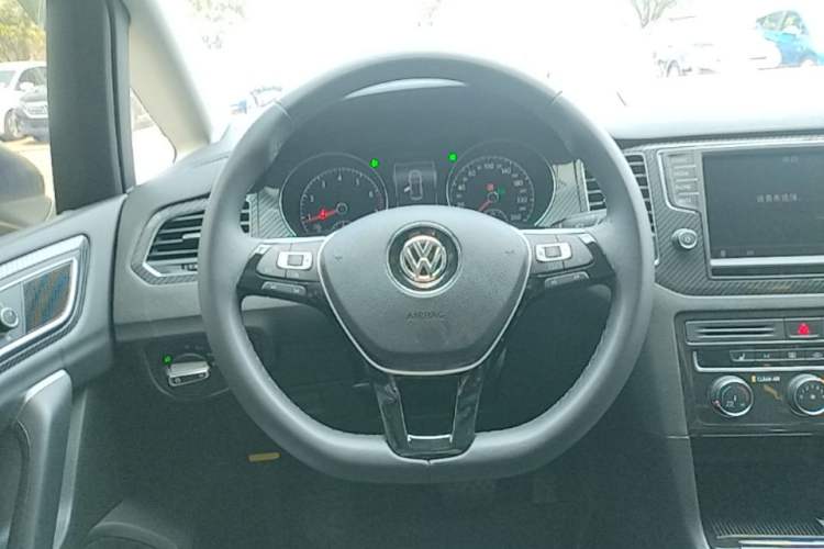 Used Volkswagen Golf Sportsvan 2016 280TSI Automatic Luxury Model Steering Wheel