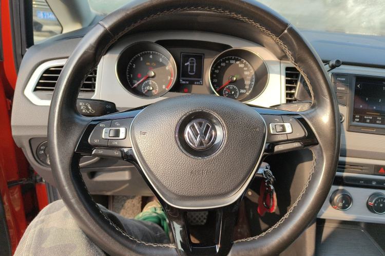 Used Volkswagen Golf Sportsvan 2016 230TSI Automatic Trend Edition Steering Wheel