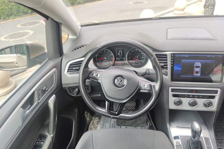 Used Volkswagen Golf Sportsvan 2016 230TSI Automatic Trend Edition Steering Wheel