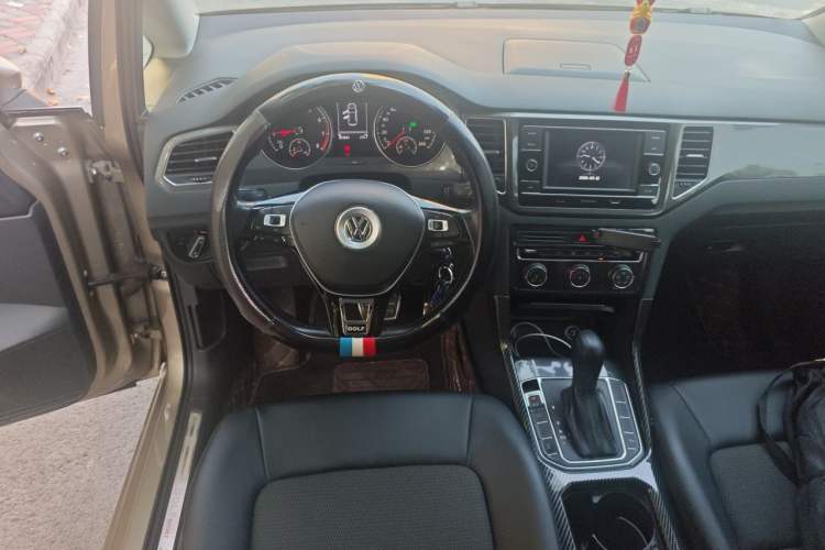 Used Volkswagen Golf Sportsvan 2016 230TSI Automatic Trend Edition Steering Wheel