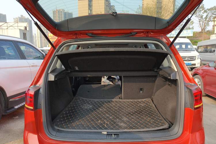 Used Volkswagen Golf Sportsvan 2016 230TSI Automatic Trend Edition Trunk