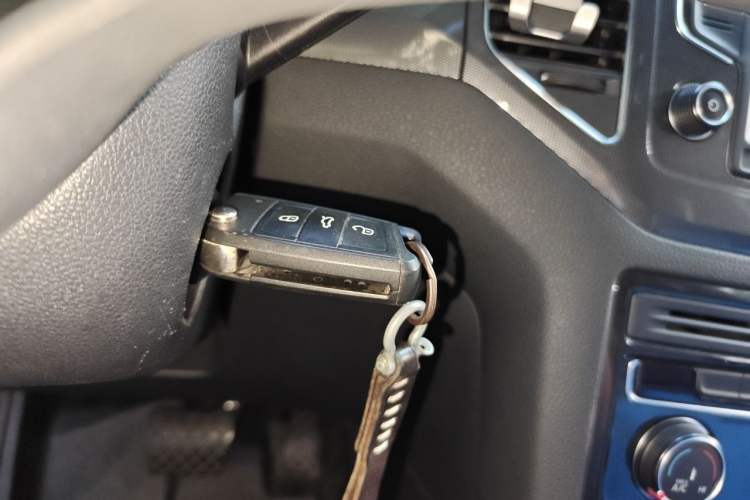Used Volkswagen Golf Sportsvan 2016 230TSI Automatic Trend Edition Vehicle Key