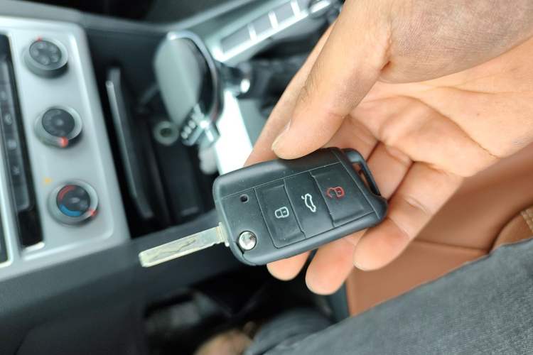 Used Volkswagen Golf Sportsvan 2016 230TSI Automatic Trend Edition Vehicle Key