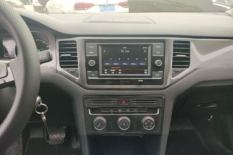 Used Volkswagen Golf Sportsvan 2018 230TSI Automatic Trend Edition Audio And AC Panel