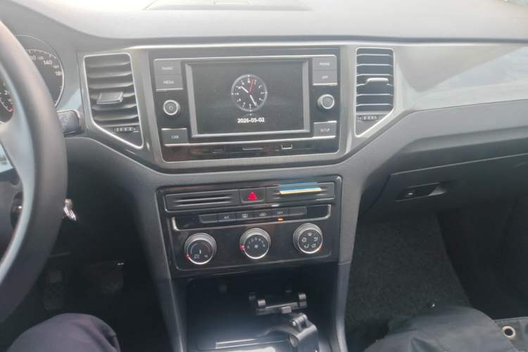 Used Volkswagen Golf Sportsvan 2018 230TSI Manual Entry-Level Model Audio And AC Panel