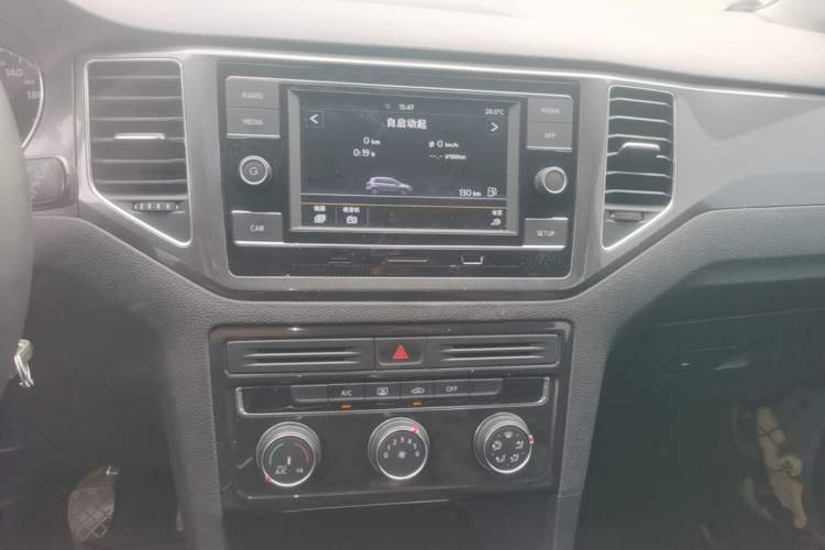 Used Volkswagen Golf Sportsvan 2018 230TSI Manual Entry-Level Model Audio And AC Panel