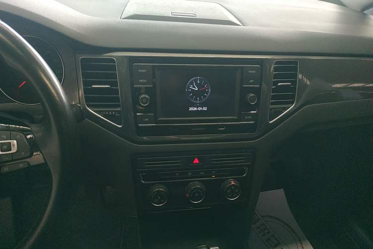 Used Volkswagen Golf Sportsvan 2018 230TSI Automatic Trend Edition Audio And AC Panel