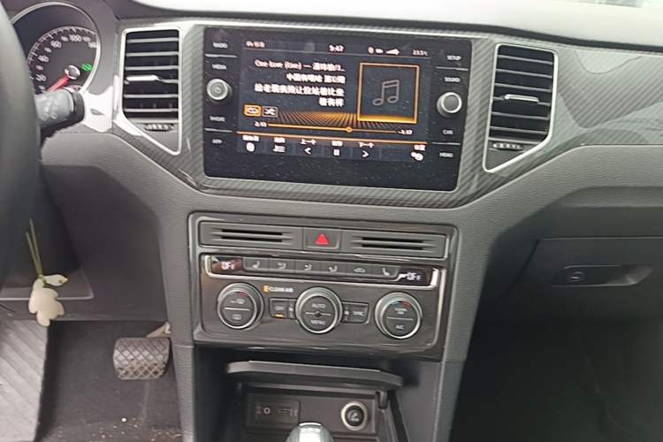 Used Volkswagen Golf Sportsvan 2018 280TSI Automatic Flagship Model Audio And AC Panel