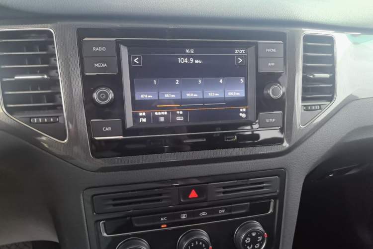 Used Volkswagen Golf Sportsvan 2018 230TSI Automatic Trend Edition Audio And AC Panel