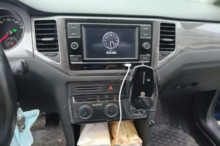 Used Volkswagen Golf Sportsvan 2018 230TSI Automatic Trend Edition Audio And AC Panel