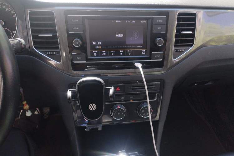 Used Volkswagen Golf Sportsvan 2018 230TSI Automatic Trend Edition Audio And AC Panel