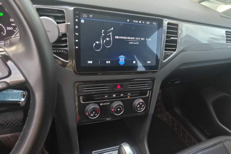 Used Volkswagen Golf Sportsvan 2018 230TSI Automatic Trend Edition Audio And AC Panel