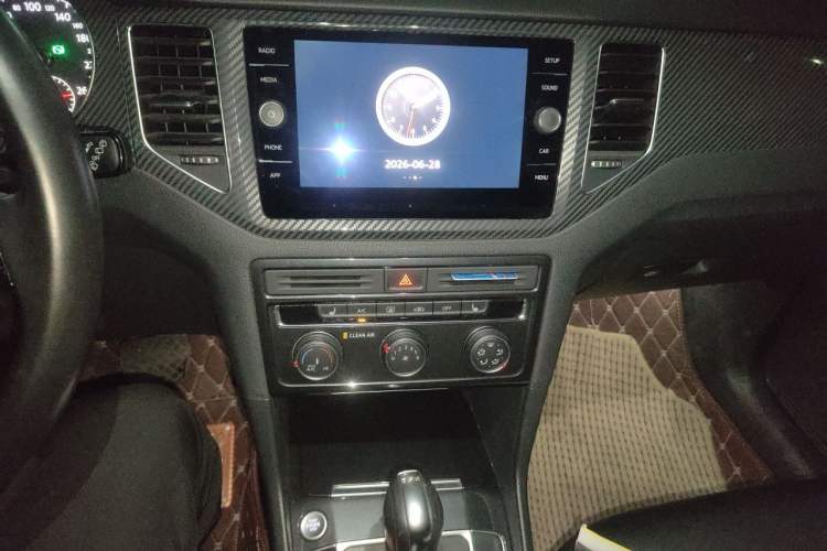 Used Volkswagen Golf Sportsvan 2018 280TSI Automatic Luxury Model Audio And AC Panel