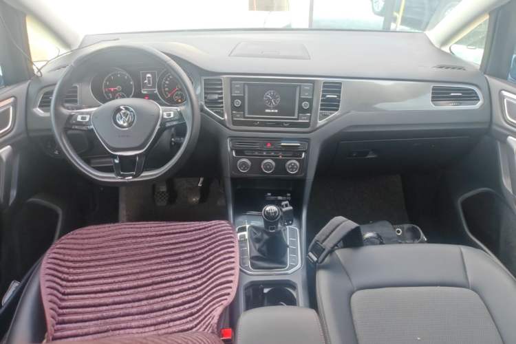 Used Volkswagen Golf Sportsvan 2018 230TSI Manual Entry-Level Model Center Console