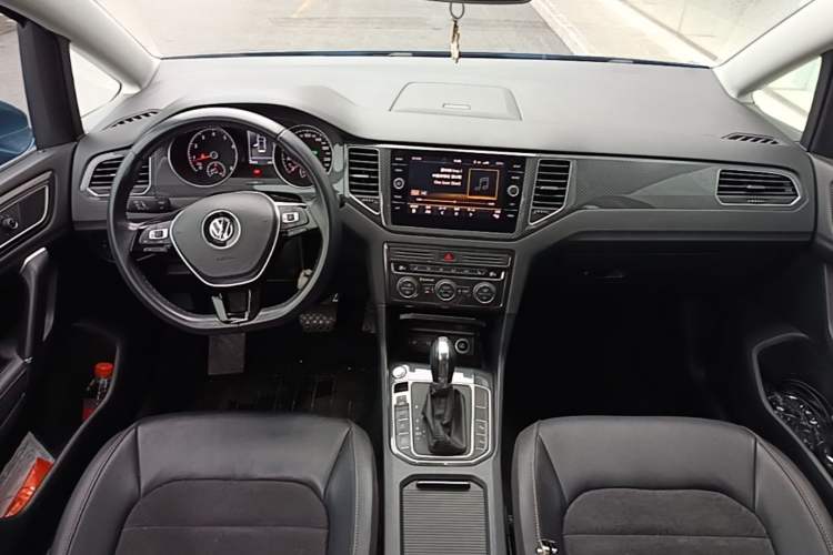 Used Volkswagen Golf Sportsvan 2018 280TSI Automatic Flagship Model Center Console
