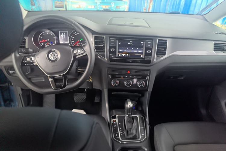 Used Volkswagen Golf Sportsvan 2018 230TSI Automatic Trend Edition Center Console