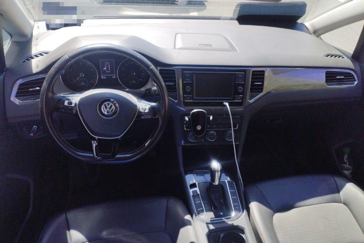 Used Volkswagen Golf Sportsvan 2018 230TSI Automatic Trend Edition Center Console