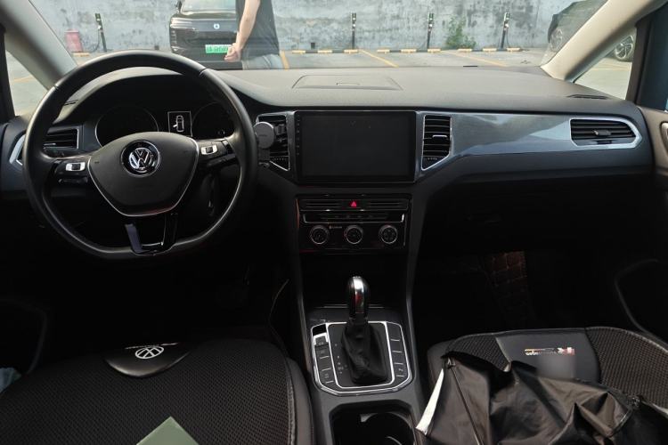 Used Volkswagen Golf Sportsvan 2018 230TSI Automatic Trend Edition Center Console
