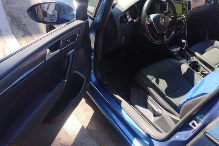 Used Volkswagen Golf Sportsvan 2018 230TSI Automatic Trend Edition Driver Seat