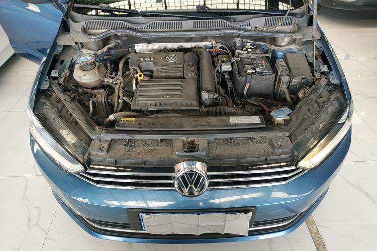 Used Volkswagen Golf Sportsvan 2018 230TSI Automatic Trend Edition Engine Bay