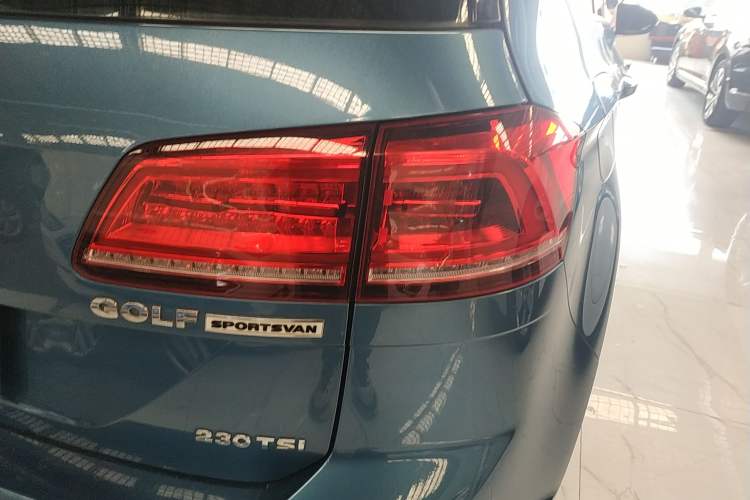 Used Volkswagen Golf Sportsvan 2018 230TSI Automatic Trend Edition Exterior 2