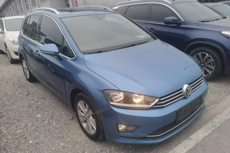 Used Volkswagen Golf Sportsvan 2018 230TSI Manual Entry-Level Model Front Right 45 Deg
