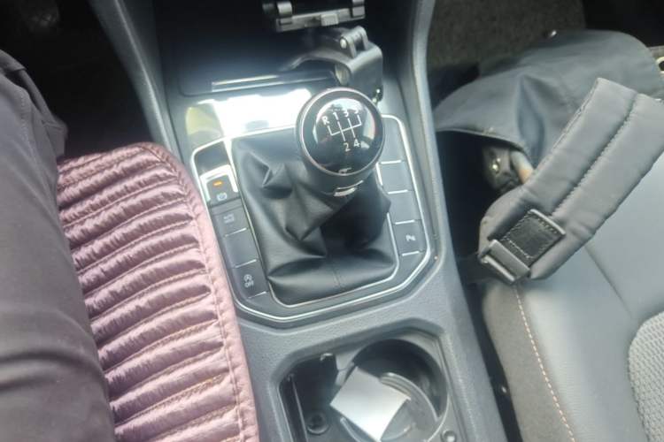 Used Volkswagen Golf Sportsvan 2018 230TSI Manual Entry-Level Model Gear Lever