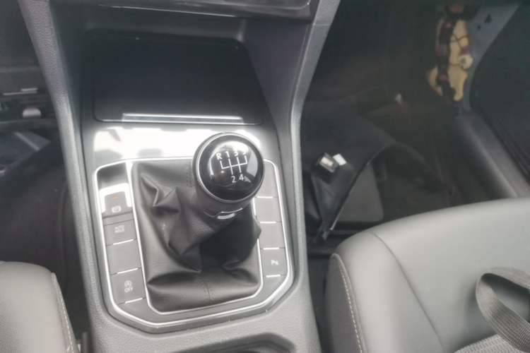 Used Volkswagen Golf Sportsvan 2018 230TSI Manual Entry-Level Model Gear Lever