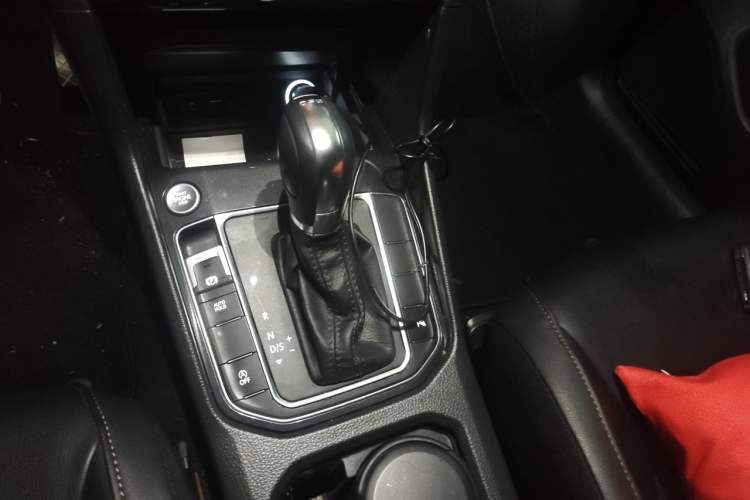 Used Volkswagen Golf Sportsvan 2018 280TSI Automatic Luxury Model Gear Lever