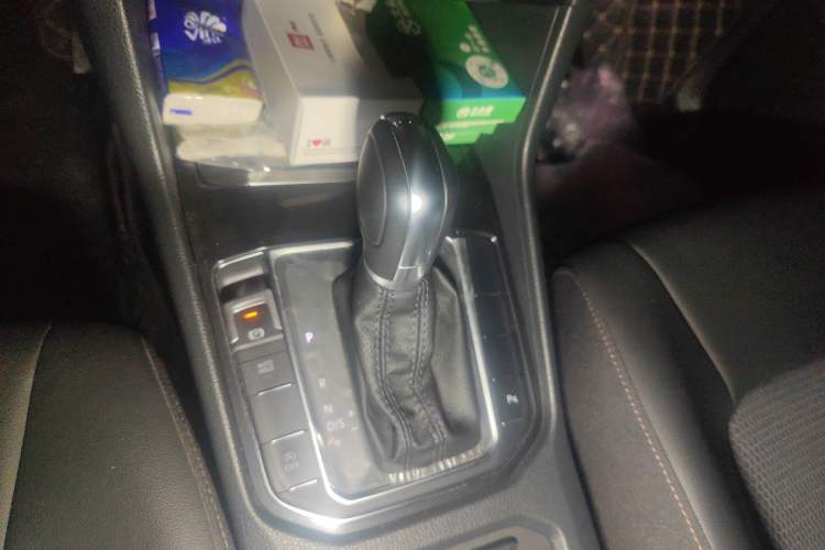 Used Volkswagen Golf Sportsvan 2018 230TSI Automatic Trend Edition Gear Lever