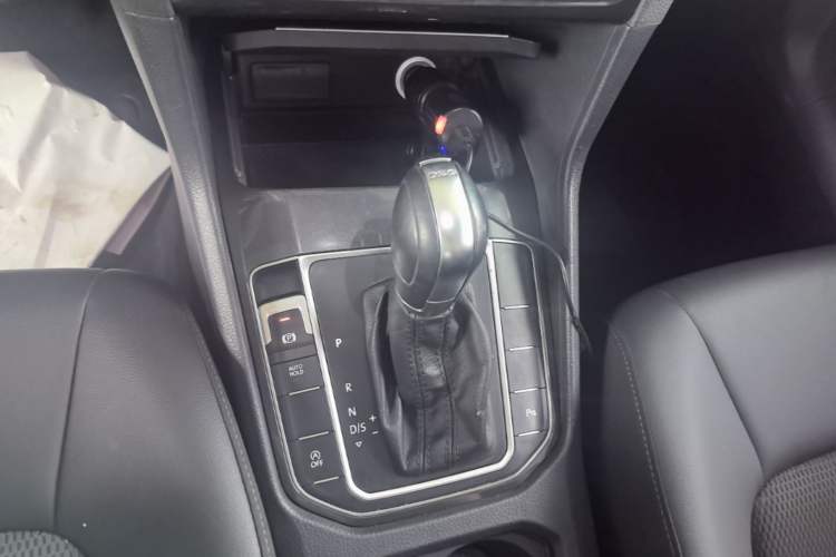 Used Volkswagen Golf Sportsvan 2018 230TSI Automatic Trend Edition Gear Lever