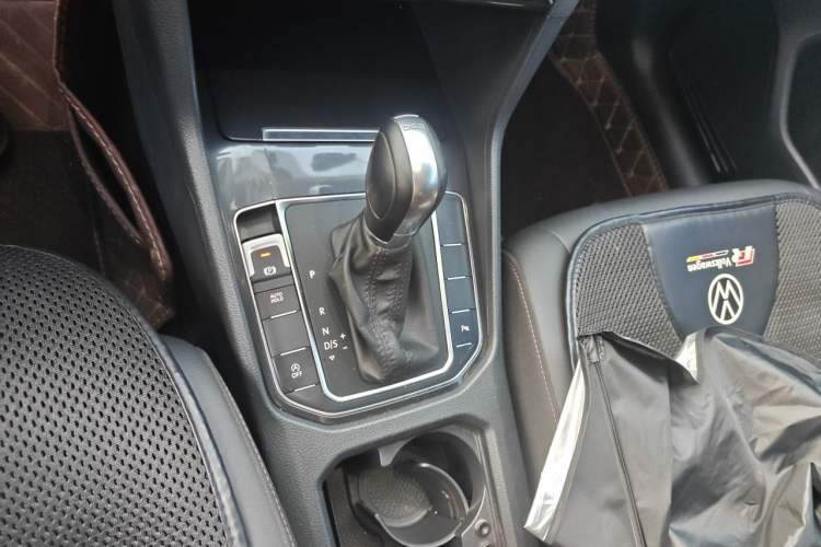 Used Volkswagen Golf Sportsvan 2018 230TSI Automatic Trend Edition Gear Lever