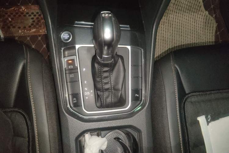 Used Volkswagen Golf Sportsvan 2018 280TSI Automatic Luxury Model Gear Lever