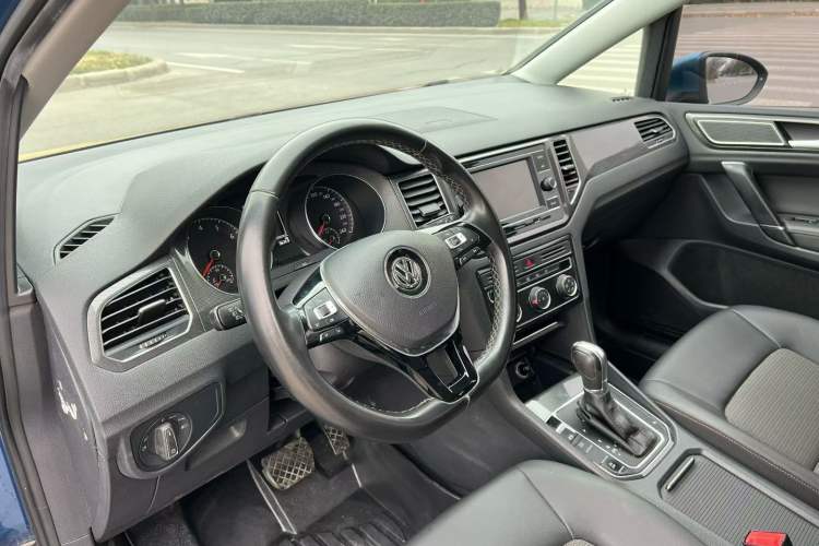 Used Volkswagen Golf Sportsvan 2018 230TSI Automatic Trend Edition Interior 2