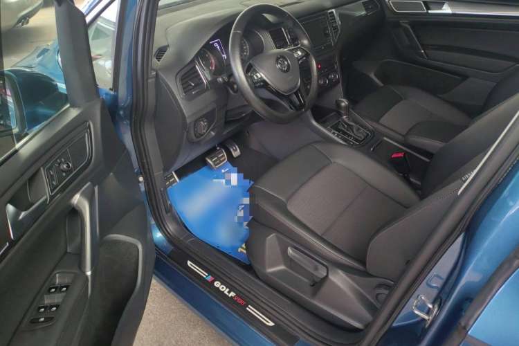 Used Volkswagen Golf Sportsvan 2018 230TSI Automatic Trend Edition Interior 2