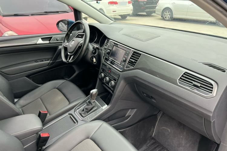 Used Volkswagen Golf Sportsvan 2018 230TSI Automatic Trend Edition Interior 3
