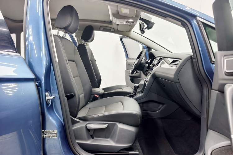Used Volkswagen Golf Sportsvan 2018 230TSI Automatic Trend Edition Interior 3