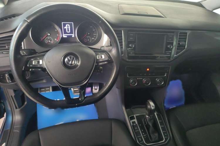 Used Volkswagen Golf Sportsvan 2018 230TSI Automatic Trend Edition Interior 3