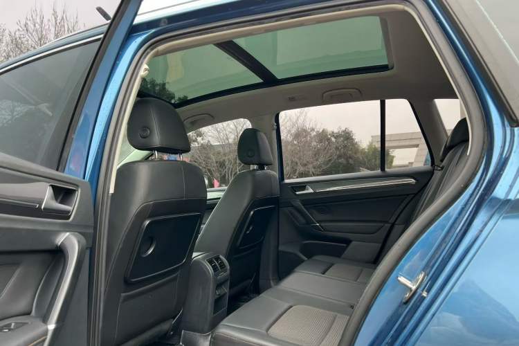 Used Volkswagen Golf Sportsvan 2018 230TSI Automatic Trend Edition Interior 5