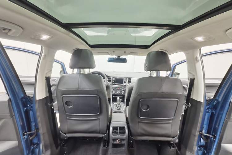Used Volkswagen Golf Sportsvan 2018 230TSI Automatic Trend Edition Interior 6