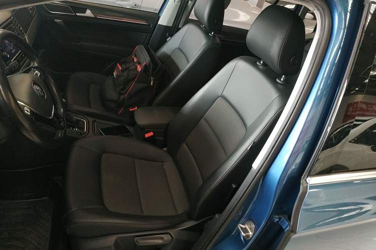 Used Volkswagen Golf Sportsvan 2018 230TSI Automatic Trend Edition Left Front Seat