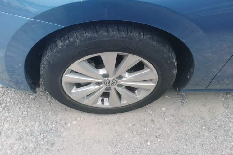 Used Volkswagen Golf Sportsvan 2018 230TSI Manual Entry-Level Model Left Front Wheel Hub