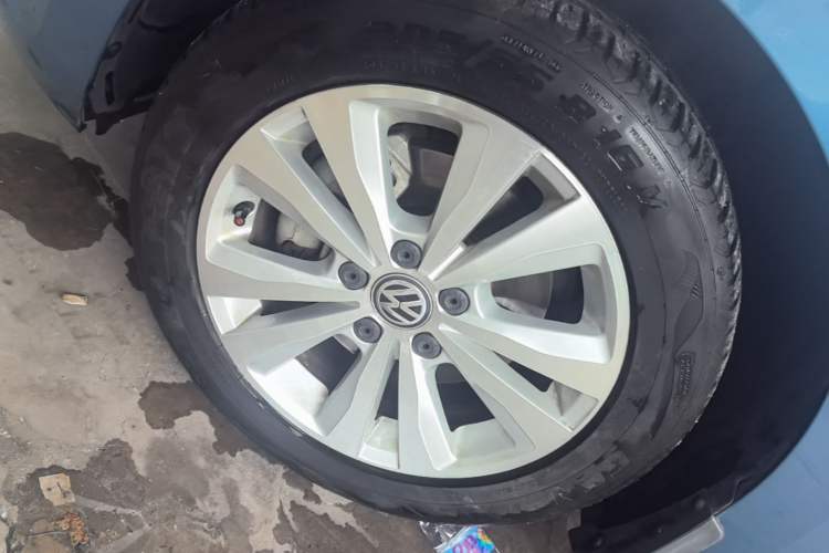 Used Volkswagen Golf Sportsvan 2018 230TSI Automatic Trend Edition Left Front Wheel Hub
