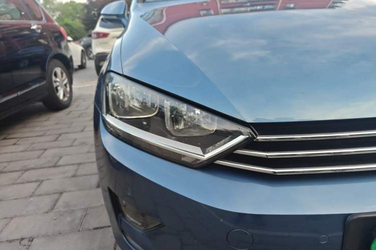 Used Volkswagen Golf Sportsvan 2018 230TSI Automatic Trend Edition Right Front Headlight